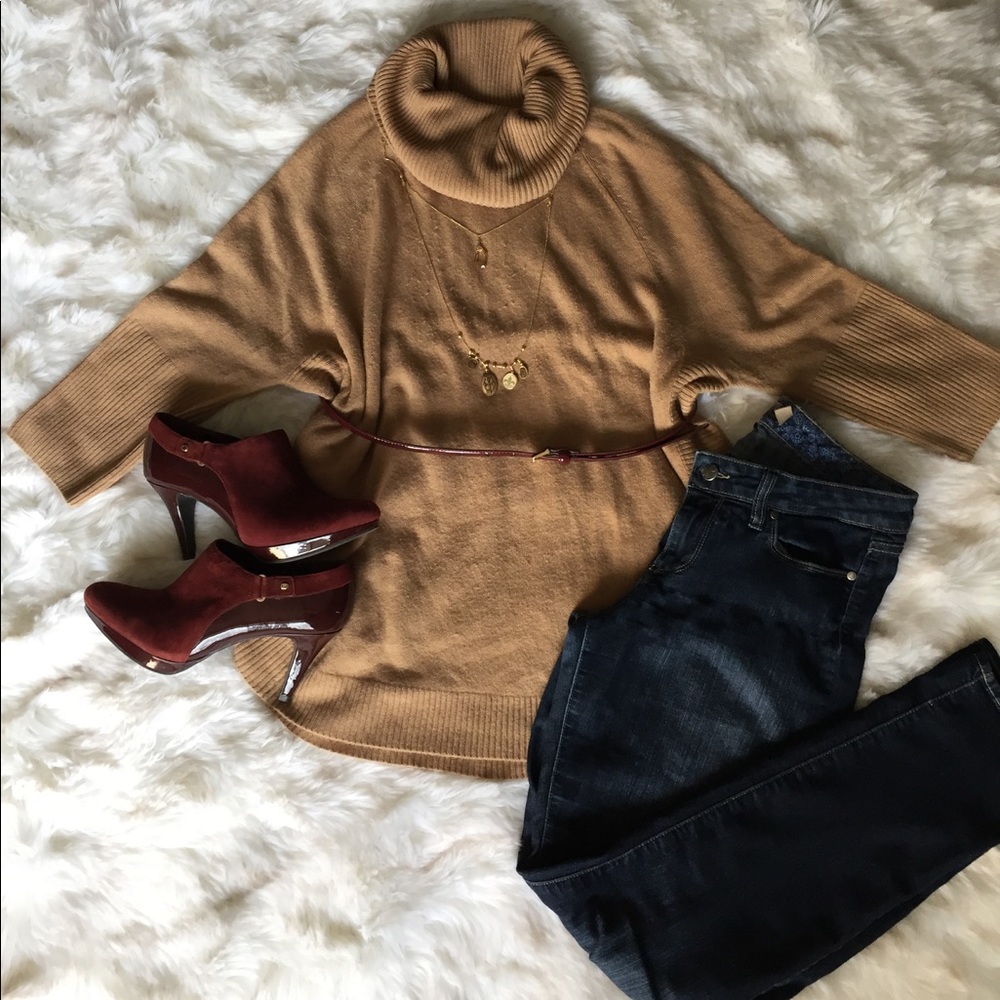 Adorable sweater perfect for anything! 💕